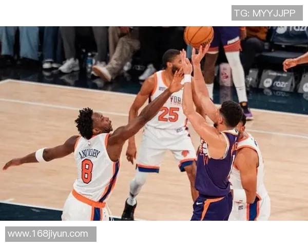 布克26+6助太阳领先尼克斯